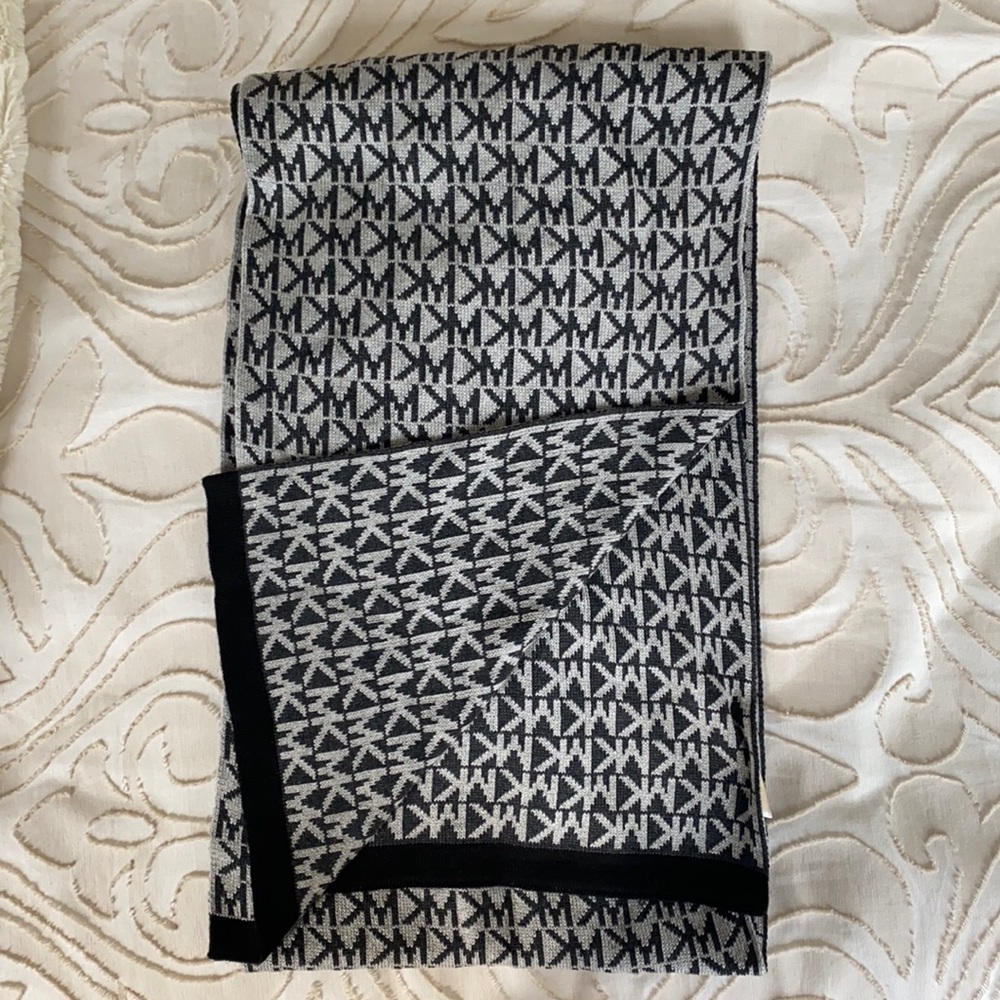 Michael Kors logo winter scarf